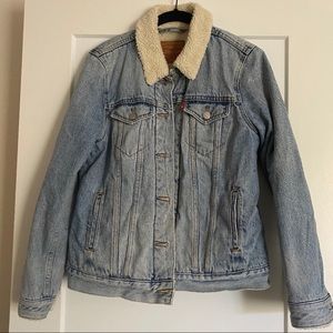 Sherpa lined Levi’s trucker denim jacket